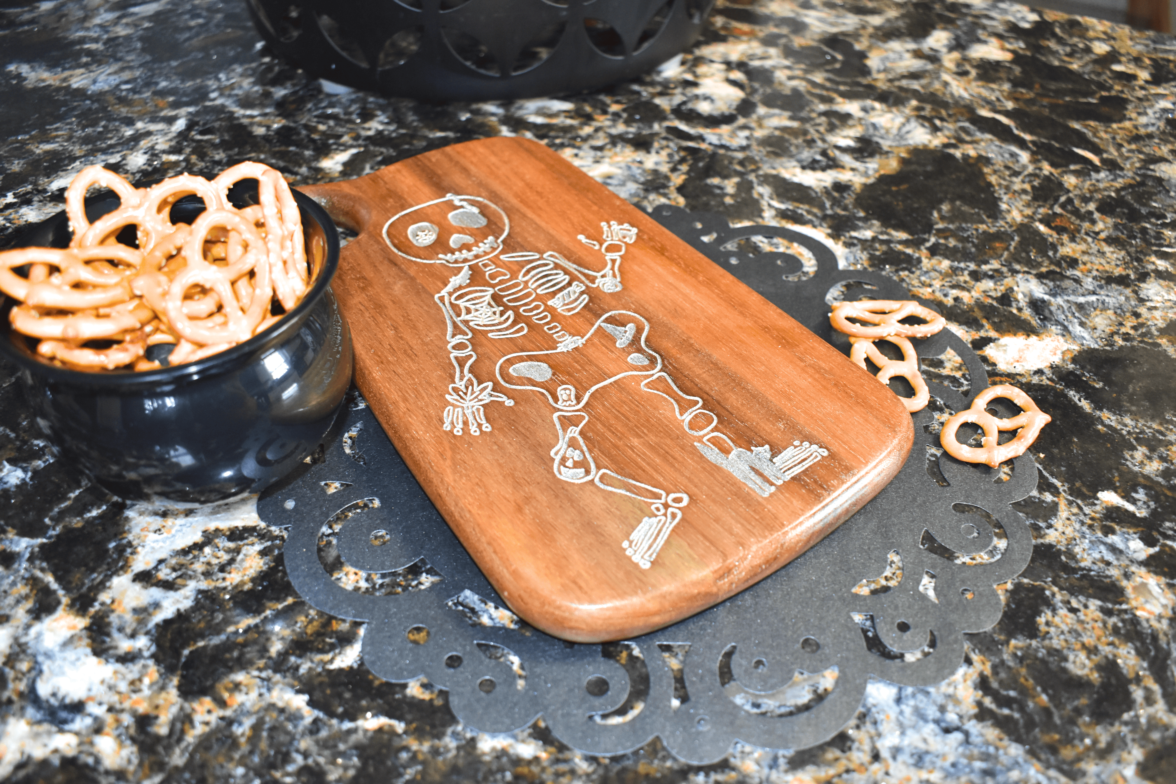 Skeleton Serveware – Spooky D's